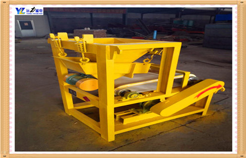 　2..小猪视频黄版APP的磁系结构及参数  　　2.1.采用优质材料作为磁性介质,磁场可有效聚合,有效磁分离磁感应强度高,磁场强度7000至14000GS;  　　2.2.磁系统采用NdFeB高  　　2.3.节能环保：设备采用永磁体系统,石英砂干式高强度磁选机低功耗,无励磁和无耗电.磁系统不需要能量和冷却系统,结构紧凑,重量轻,占地面积小,制造和运行成本低,操作和维护方便,性能稳定.低成本设备,空间发展理想;  　　2.4.设备用于刷洗卸矿,完全卸料,防止细矿物在工作区的吸附;  　　2. 5.适用范围广,矿物分选,分选效果高,浓度高,尾渣少.石英砂干式高强度磁选机有很多特点.